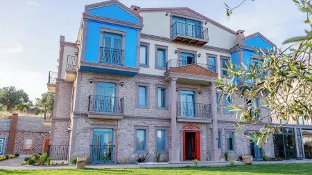 Cunda Nisa Otel Отели в г. Айвалык