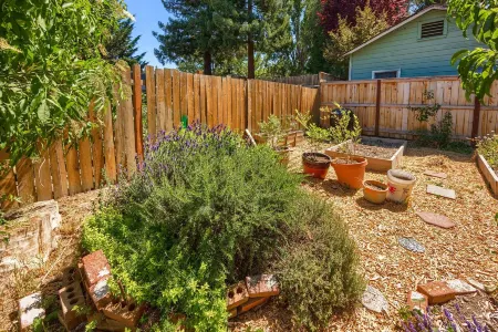 Lanka Rose House by WanderLodges Отели в г. Финикс