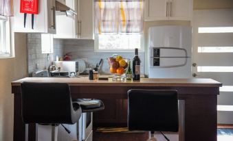 A Relaxing Retreat a Few Steps from the Sun-Soaked Dover Beach and the Vibrant S