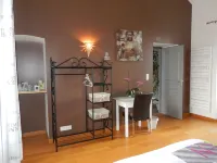 Les Chambres de Manou Hotels in Moreilles