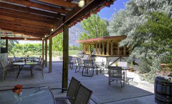 Crowsnest Vineyards Guesthouse