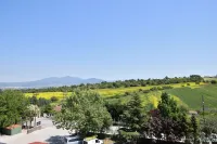 Four Seasons Hotel - Mountain view