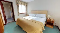 Macdonald Elmers Court Resort