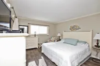 Regency Towers by Panhandle Getaways Hotel di Lower Grand Lagoon