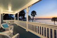 Bayfront Westcott House Bed & Breakfast - románticos