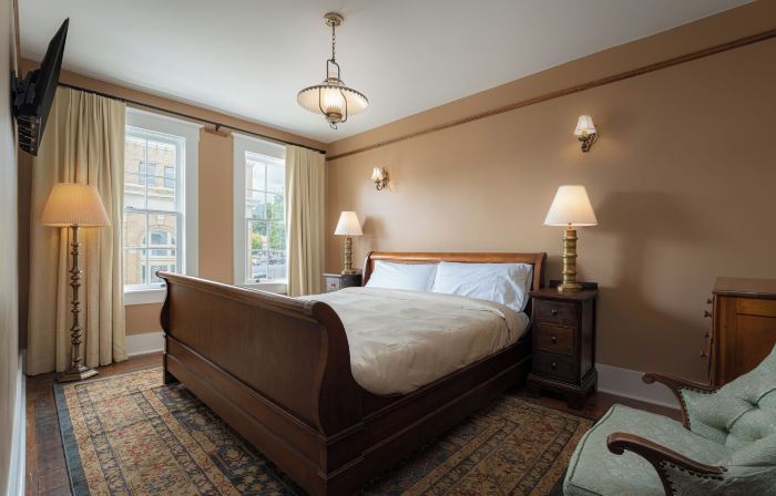 The NuWray Hotel & Carriage House