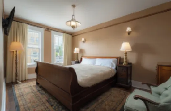 喬·瓦尼酒店和馬車房 伯恩斯維爾酒店