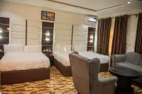 Abada Luxury Hotel and Suites Hotels near Nnewi Museum