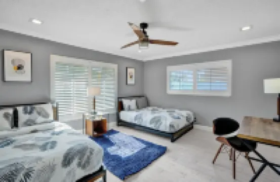 豪華4卧室水景配有加熱游泳池 5分鐘至海灘