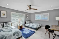 Luxe 4Br Waterfront w Htd Pool 5Min to Beach
