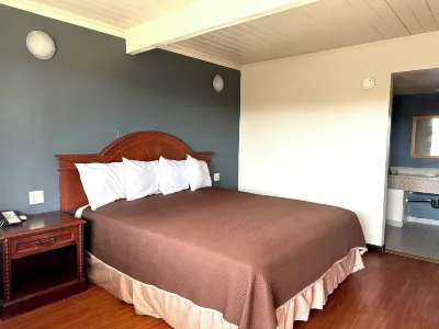 Regency Inn Fresno Hotels near Gallery Plaza