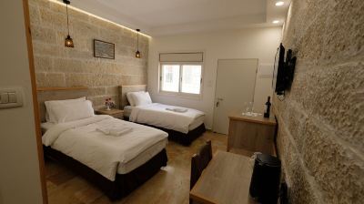 Superior Twin Room St. George’s Cathedral Pilgrim Guesthouse – Jerusalem Photo
