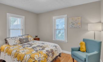 Colonial Village Retreat 2Br