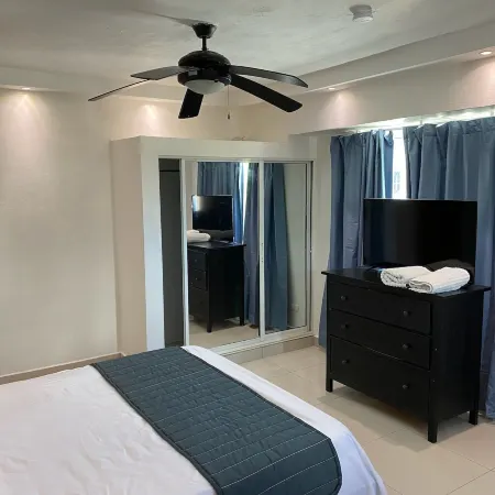 City Caribbean Hotel Boutique Отели рядом с достопримечательностью «Автозаправочный комплекс Expreso Bavaro»