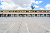 Exclusivo Inn and Suites Hotels near UNIQLO Los Cerritos