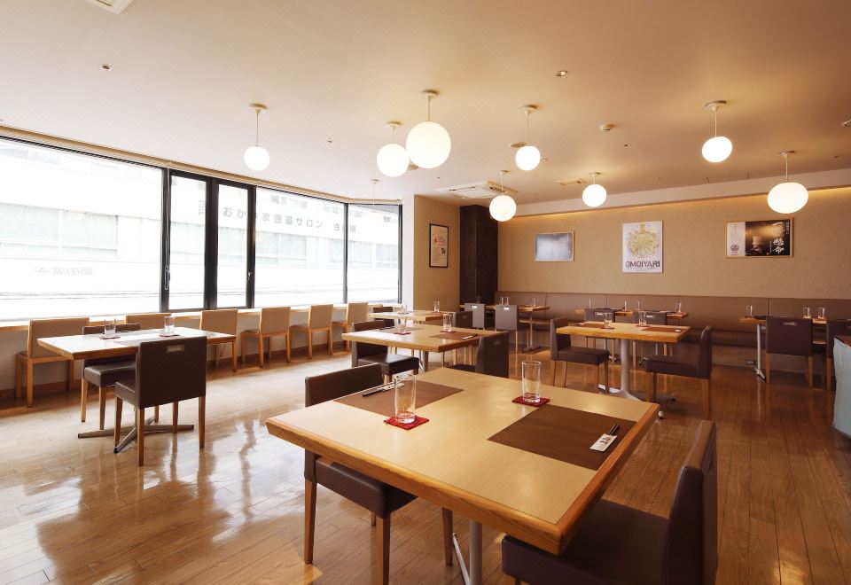 오카야마 뷰 호텔의 깔끔하고 모던한 객실 내부 이미지