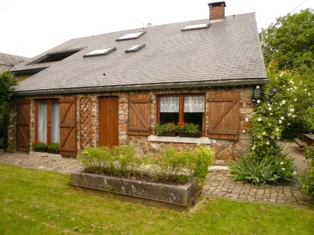 Spacious Villa with Sauna Отели в г. Ла Рош-ан-Арден