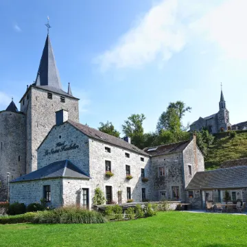 Hotel le Saint Hadelin Отели в г. Уйе
