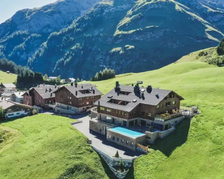 AlpenParks Hotel & Apartment Arlberg Warth Mit Pool Hotels in Steeg