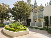 Howard Johnson by Wyndham Anaheim Hotel & Water Playground Hotels near Sleeping Beauty Castle Walkthrough