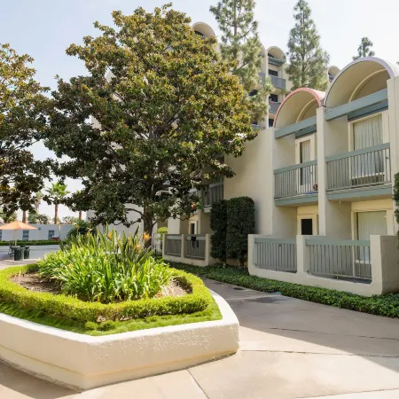 Howard Johnson by Wyndham Anaheim Hotel & Water Playground