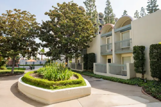 Howard Johnson by Wyndham Anaheim Hotel & Water Playground