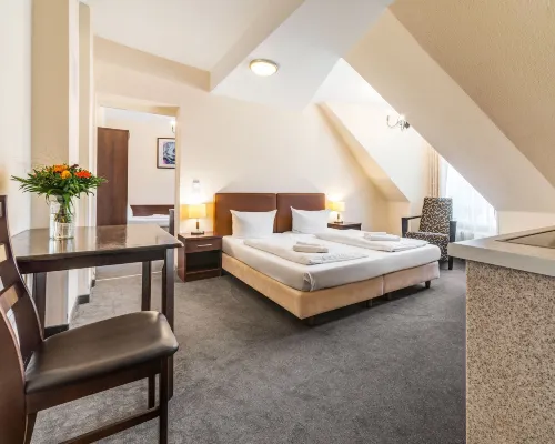 Upper Room Hotel Kurfürstendamm Отели рядом с достопримечательностью «Торговый центр Bikini Berlin»
