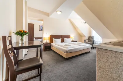Upper Room Hotel Kurfürstendamm Hotels near T-Mobile