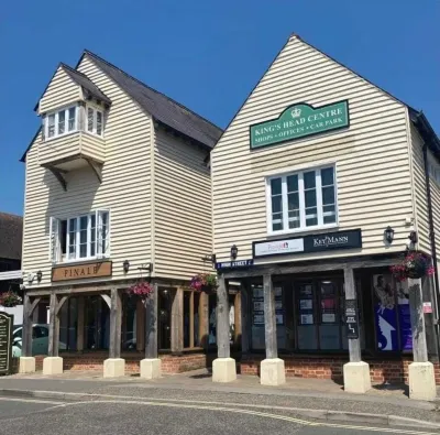 Staycations Maldon Suites Hotel dekat Witham Library