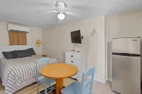 Beach Motel and Suites - Motels