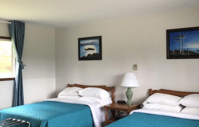 Coach House Motel 20 km East Terrace Bay