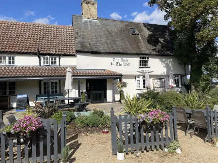 The Hole in the Wall Отели в г. Балшем