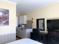 Edgewater Motel and Campground Hotels in Latchford