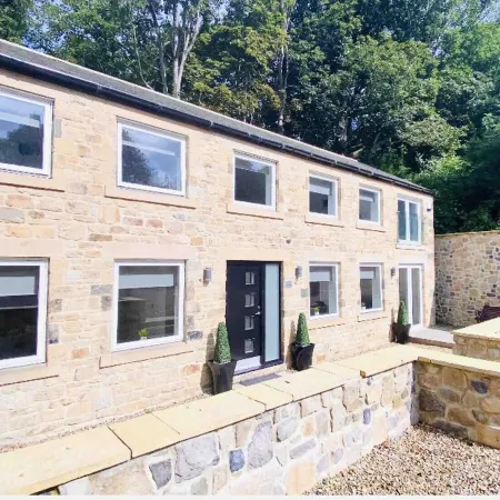 Exclusive 4-Bed House 10 Minutes from Newcastle