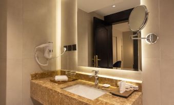 Skyline Hotel & Suite