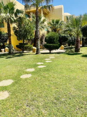 Suites Hôtel les Charmilles & Spa Отели в г. Гаммарт