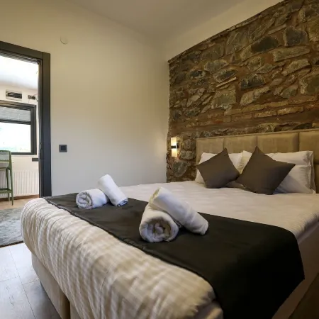Mia Mia Suites Отели рядом с достопримечательностью «Сарыер»