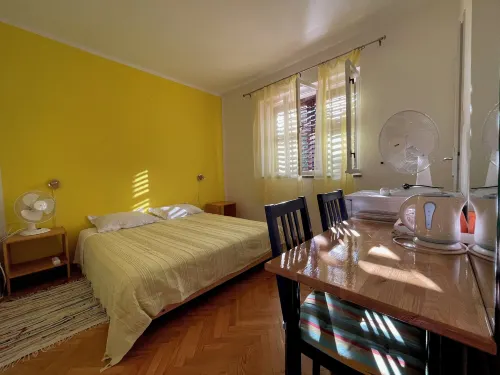 Room in House - S1 - Double Room with Private Ensuite Bathroom in Jelsa on Hvar