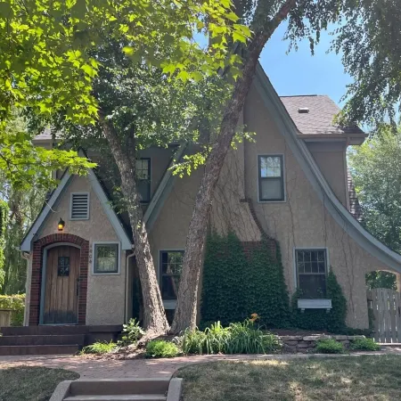 Historic Twin Tudors Inn
