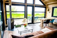Waterlodge Reidhintsje Hotels in Grouw