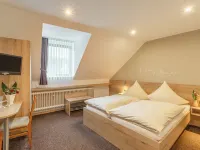 Zur Neroburg Hotels in Neroth