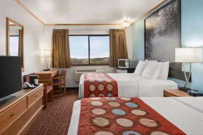 Super 8 by Wyndham Eveleth Hotel di 