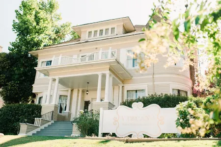 Vizcaya Отели рядом с достопримечательностью «McClatchy Library»