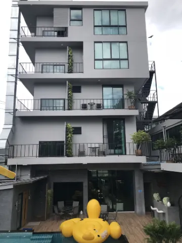 V20 Boutique Jacuzzi Hotel