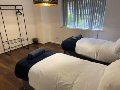 Spacious 3-Bed Apartment Close to Birmingham City with Free Parking with Netflix Hotels in Edgbaston