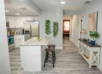 5-Bed, 3-Bath House Near Stadium with 3 TVs, Wifi,  Laundry, AC, & Full Kitchen