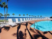 Catalina Honeymoon adventure, 1-bedroom 2 baths with A/C and golf car!