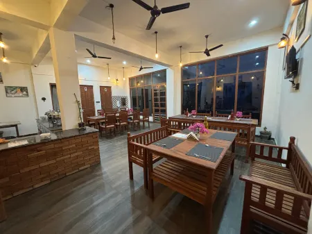 Lap of Himalayas Resort Отели в г. Каусани