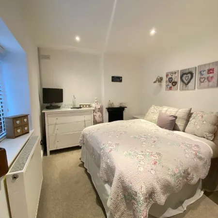 Cosy, traditional Norfolk cottage with option to book beach hut (seasonal)