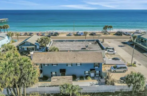 Snowbirds save 50% Clean , pets, beachside apt. Downtown Flagler Beach -Sleeps 4 Hotels in Flagler Beach